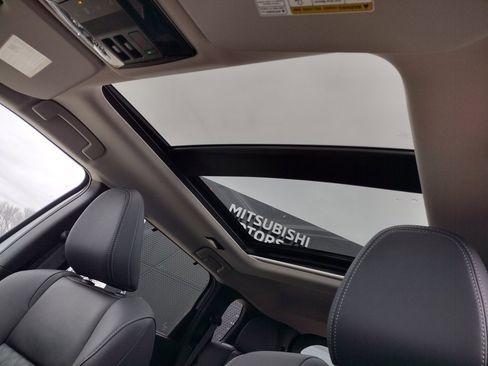 New 2025 Mitsubishi Outlander SEL image 3