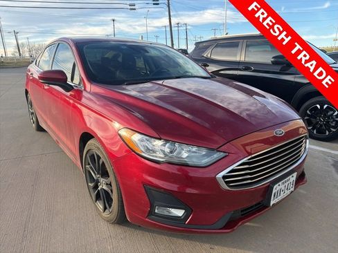 Used 2019 Ford Fusion SE w/ Equipment Group 151A image 2
