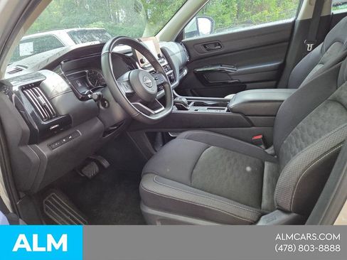 Used 2025 Nissan Pathfinder SV FWD image 2