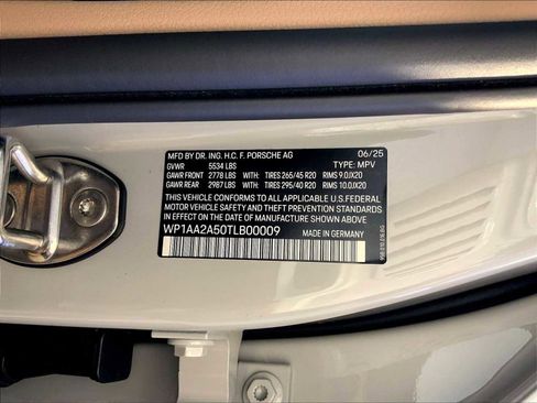 Certified 2026 Porsche Macan AWD/4WD image 36
