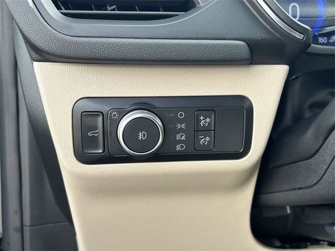 Used 2020 Ford Escape Titanium image 17