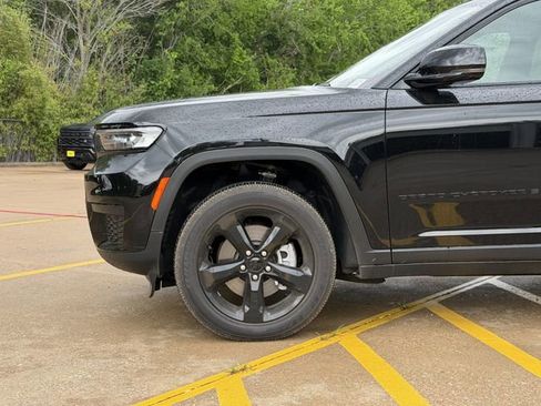 New 2025 Jeep Grand Cherokee L Altitude RWD image 9