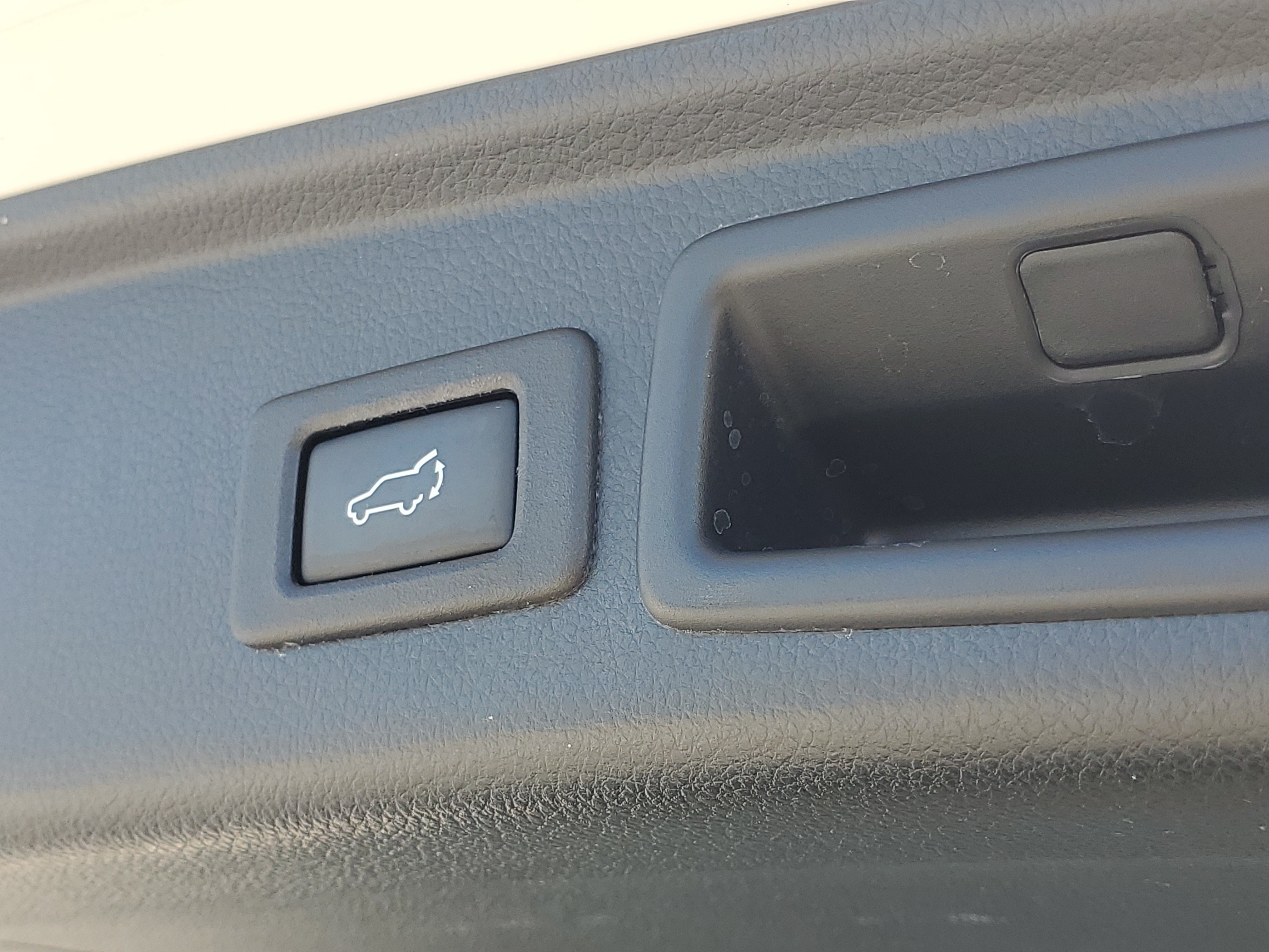 Used 2018 Subaru Forester 2.5i Limited AWD/4WD image 10