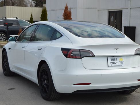 Used 2019 Tesla Model 3 Standard Range Plus image 4