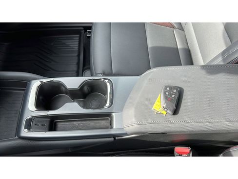 Certified 2024 Chevrolet Equinox EV RS AWD/4WD image 20