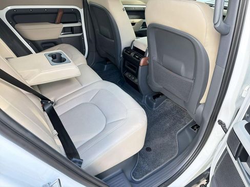 Used 2024 Land Rover Defender 110 S image 30