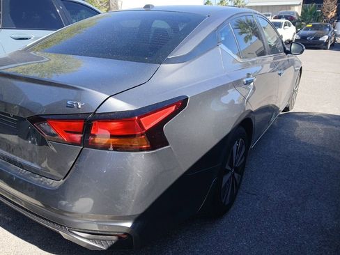 Used 2022 Nissan Altima 2.5 SV FWD image 4