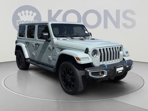 Used 2023 Jeep Wrangler Unlimited Sahara w/ Cold Weather Group AWD/4WD image 10