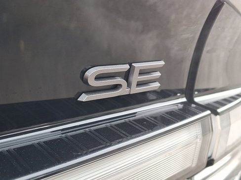 Used 2024 Toyota Prius Prime SE image 33