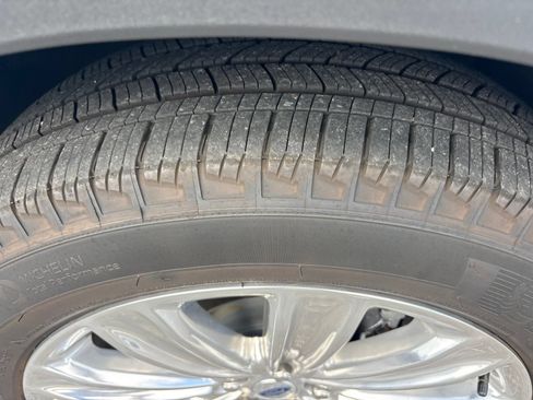 Used 2025 Ford Explorer Platinum RWD image 13