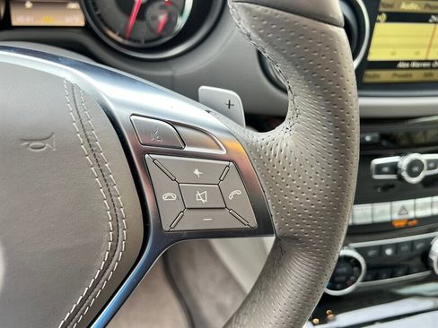 Used 2013 Mercedes-Benz SL 550 w/ Premium Pkg image 26