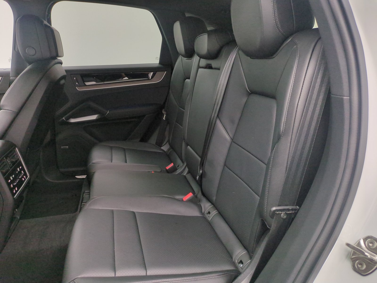 Used 2026 Porsche Cayenne AWD/4WD image 16