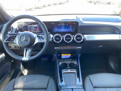 Used 2024 Mercedes-Benz GLB 250 4MATIC image 17