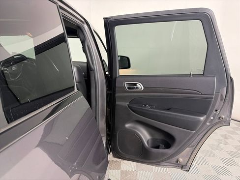 Used 2018 Jeep Grand Cherokee Altitude AWD/4WD image 28