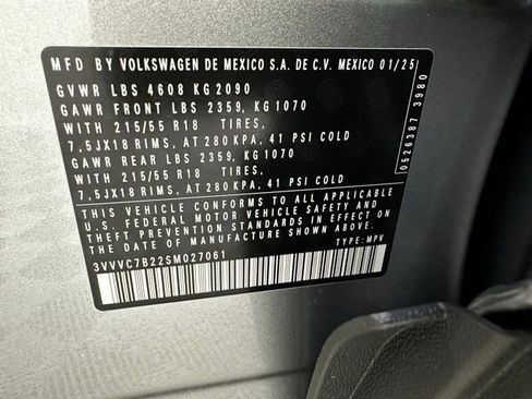 Certified 2025 Volkswagen Taos SE w/ Panoramic Sunroof Package image 40