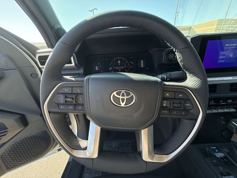 Used 2025 Toyota Tacoma SR5 image 27