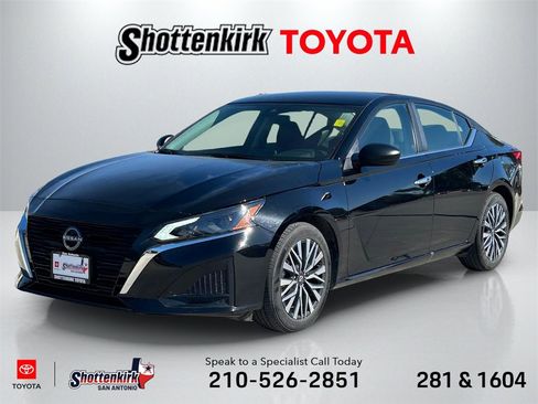 Used 2025 Nissan Altima 2.5 SV image 1