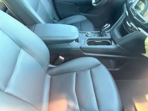 Used 2025 Cadillac XT6 Premium Luxury image 5