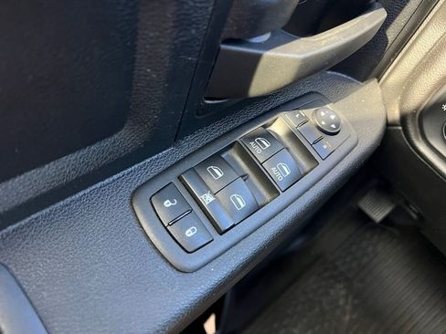 Used 2022 RAM 2500 Tradesman w/ Chrome Appearance Group image 8