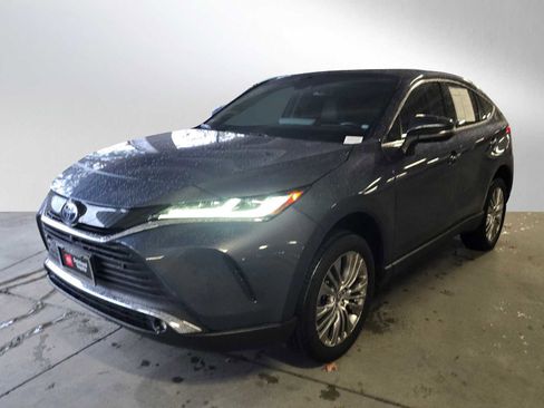 Used 2024 Toyota Venza Limited image 7