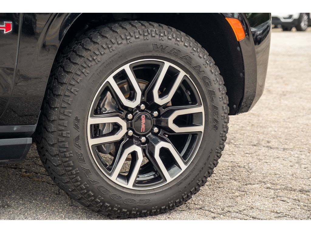 Used 2022 GMC Yukon AT4 AWD/4WD image 10