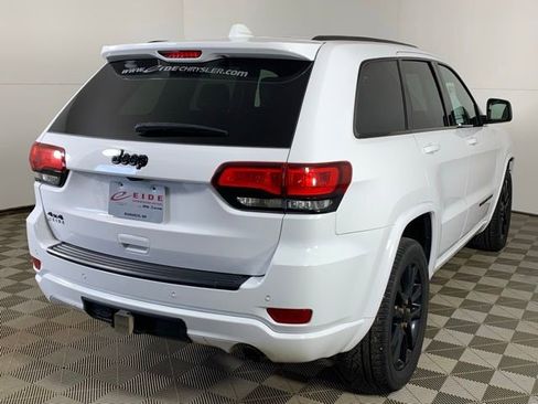 Used 2020 Jeep Grand Cherokee Altitude AWD/4WD image 4