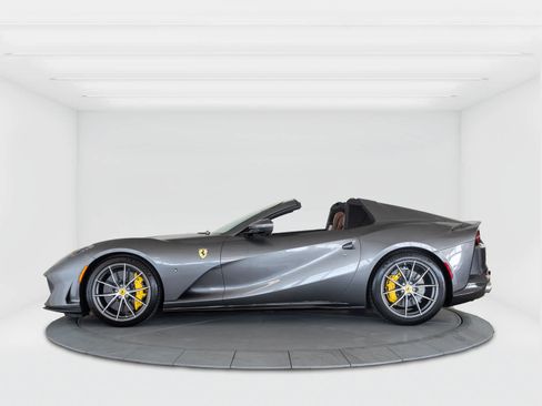 Used 2022 Ferrari 812 GTS RWD image 2
