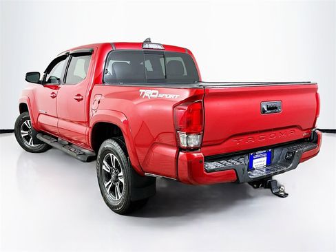 Used 2017 Toyota Tacoma TRD Sport image 6