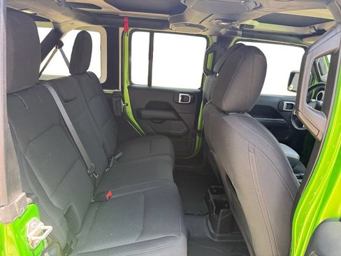 Used 2018 Jeep Wrangler Unlimited Sahara AWD/4WD image 2