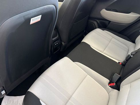 Used 2025 Hyundai Venue SEL FWD image 11