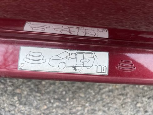 Used 2022 Toyota Sienna XLE image 9