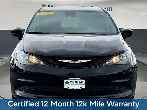Used 2023 Chrysler Voyager LX FWD image 2