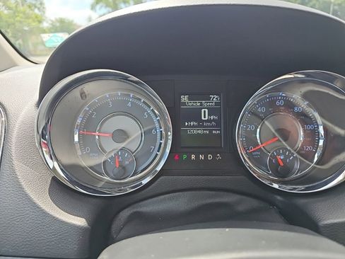 Used 2015 Chrysler Town & Country Touring-L w/ Driver Convenience Group FWD image 8