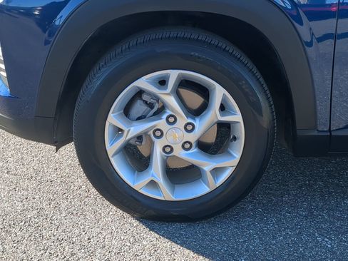 Used 2024 Chevrolet Trax LS w/ LS Convenience Package image 10