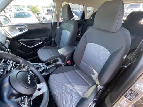 Used 2025 Kia Soul LX w/ LX Technology Package image 34