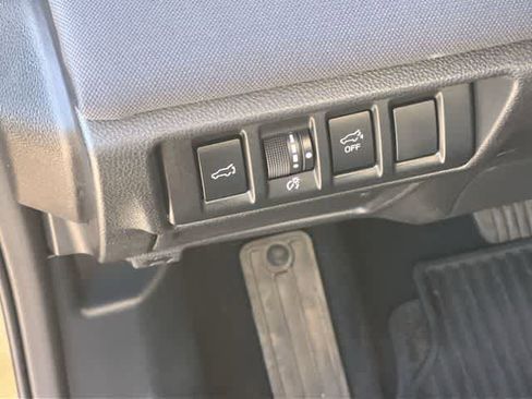 Used 2024 Subaru Outback Premium AWD/4WD image 29