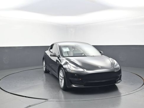 Used 2023 Tesla Model 3 Standard Range RWD image 3