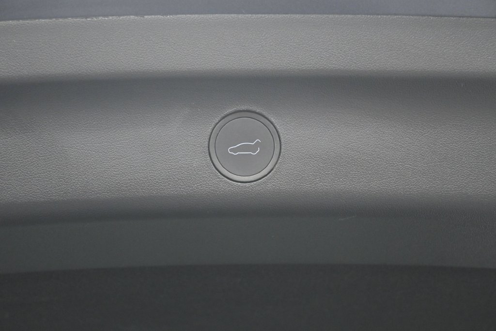 Used 2024 Tesla Model Y Long Range RWD image 4