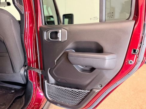 Used 2022 Jeep Gladiator Sport AWD/4WD image 19