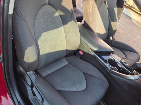 Used 2019 Toyota Camry L image 14