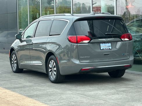 Used 2020 Chrysler Pacifica Limited w/ Advanced Safetytec Group FWD image 5