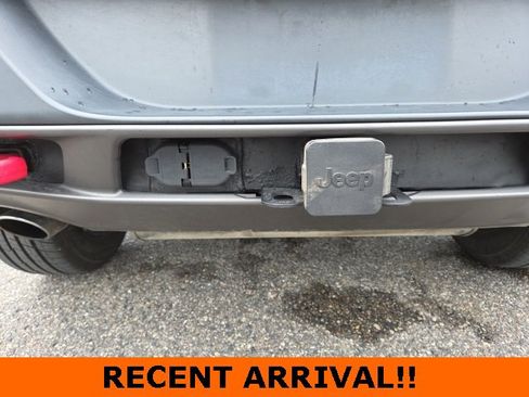 Used 2015 Jeep Cherokee Trailhawk w/ Cold Weather Group image 18