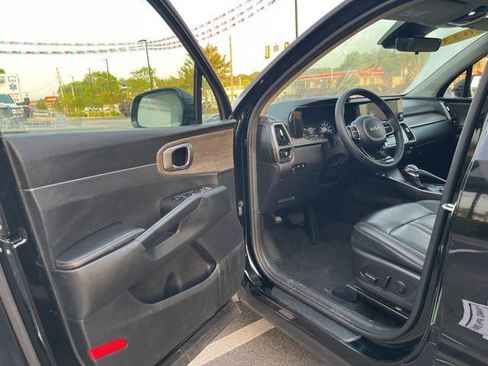 Used 2023 Kia Sorento S w/ Panoramic Sunroof Package AWD/4WD image 4