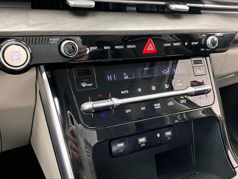 Used 2024 Kia Carnival SX image 32