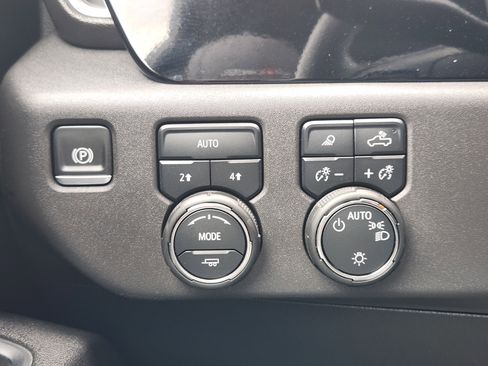Used 2025 Chevrolet Silverado 1500 LT w/ Safety Package AWD/4WD image 22