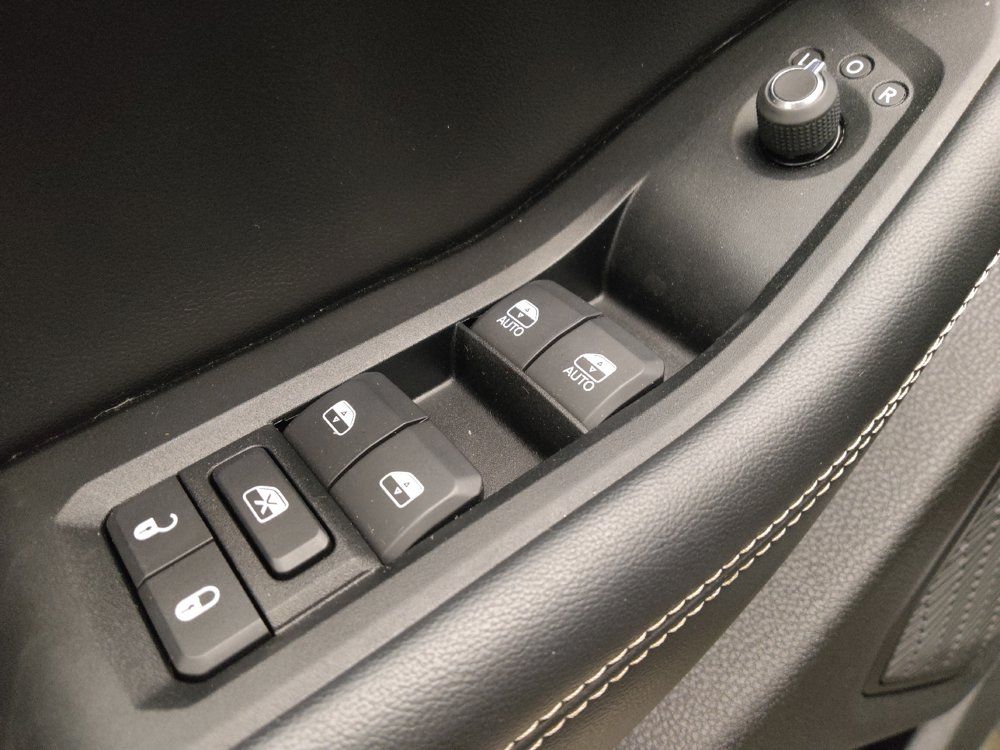 Used 2023 Jeep Grand Cherokee Altitude AWD/4WD image 27