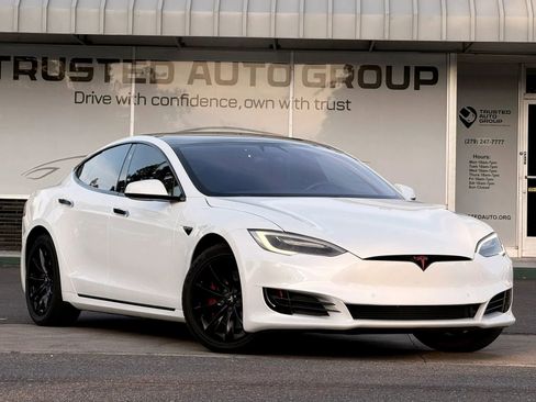 Used 2018 Tesla Model S 75D AWD/4WD image 2