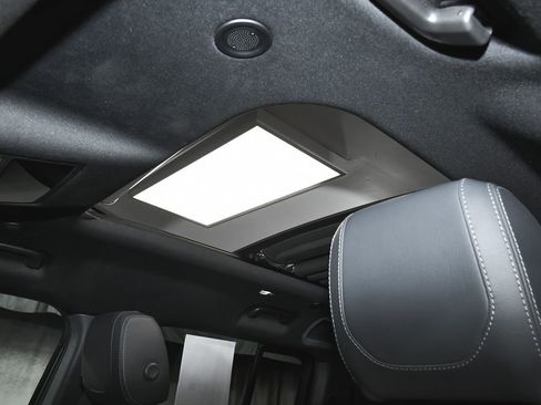 Used 2023 Land Rover Defender 110 X-Dynamic SE image 48