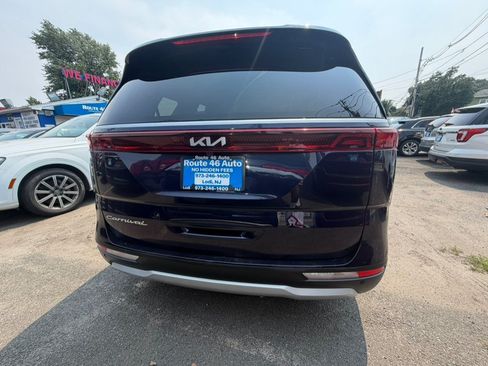 Used 2022 Kia Carnival LX FWD image 6