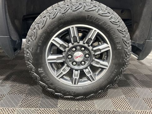 Used 2024 GMC Sierra 1500 AT4 w/ Technology Package AWD/4WD image 29